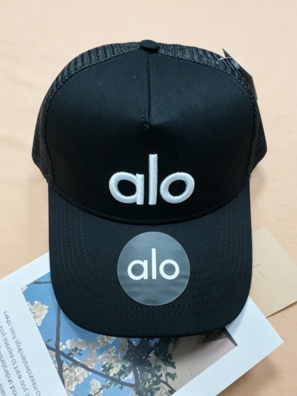NWT🏄♀️ALO Yoga District Trucker Hat Black with White Logo Unisex🦄